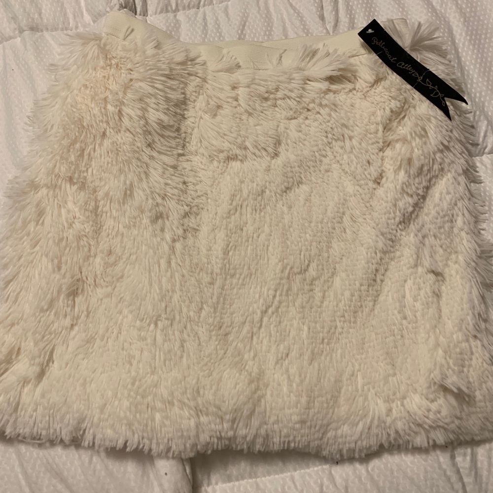 😎 NWT fuzzy skirt bundle 😎